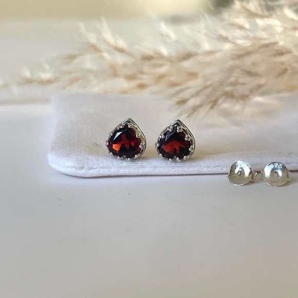 “Garnet Hearts” 925 Sterling Silver Natural Garnet Faceted Heart Stud Earrings - Picture 3 of 17